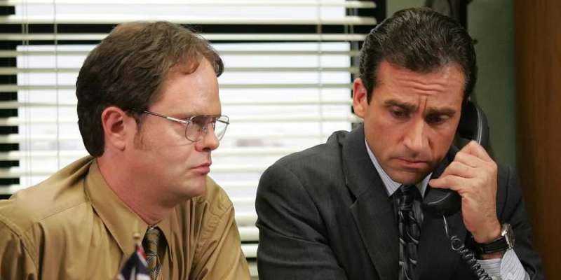 Picture from The Office showing Dwight and Michael on the phone